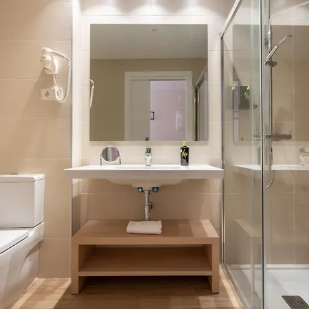 Limehome Carrer De Besalú 82 Hotel *