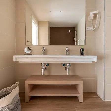 Limehome Carrer De Besalu 82