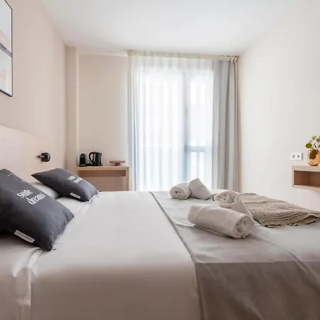 Hotel Limehome Carrer De Besalu 82 Barcelona