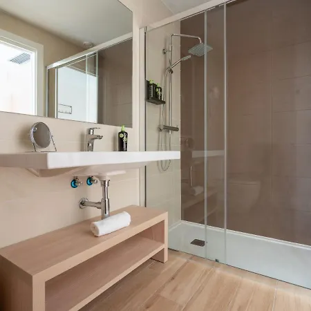 Limehome Carrer De Besalu 82 *