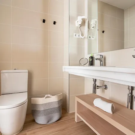 Limehome Carrer De Besalú 82 * Barcelona