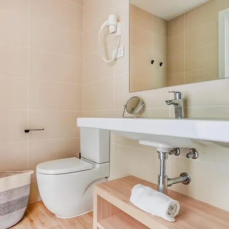 Hotel Limehome Carrer De Besalú 82 *
