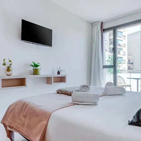 Hotel Limehome Carrer De Besalú 82