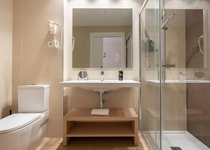 Limehome Carrer De Besalu 82 Ξενοδοχείο 4*