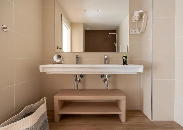 Limehome Carrer De Besalu 82
