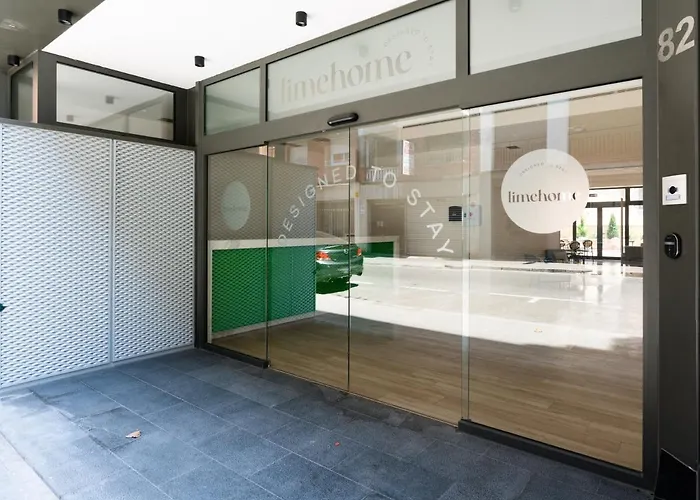 Limehome Carrer De Besalu 82 4* Βαρκελώνη