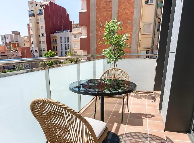 Limehome Carrer De Besalu 82 Ξενοδοχείο 4*