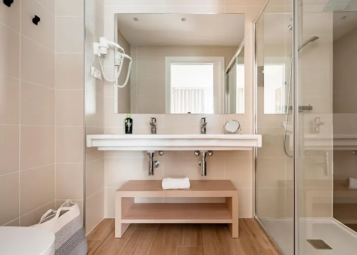 Ξενοδοχείο Limehome Carrer De Besalu 82