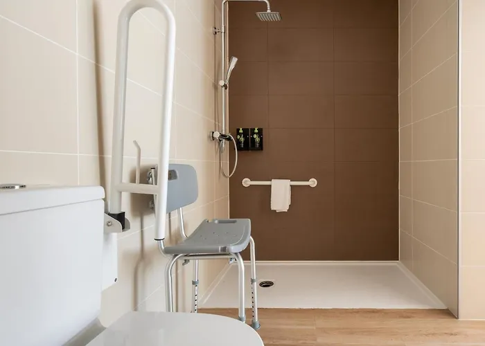 Limehome Carrer De Besalu 82 4*