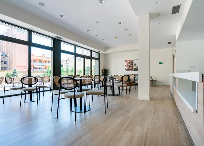 Limehome Carrer De Besalu 82 Ξενοδοχείο 4*