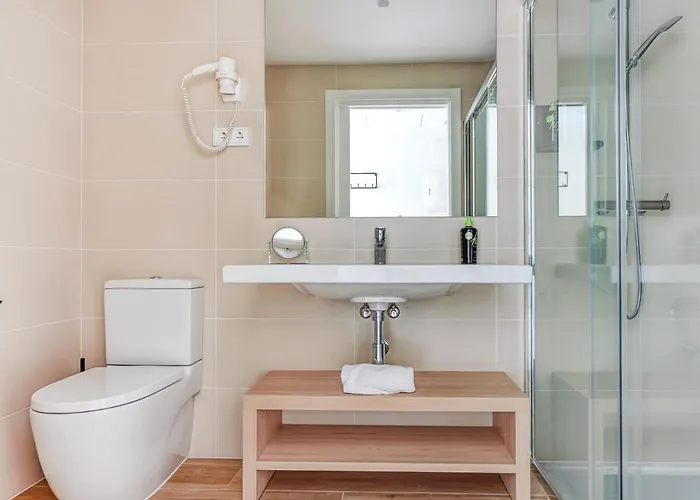 Ξενοδοχείο Limehome Carrer De Besalu 82