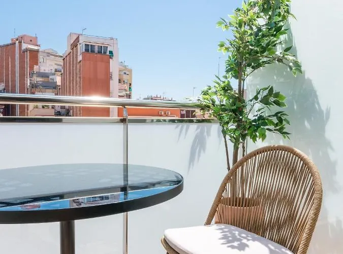 Limehome Carrer De Besalu 82 4*