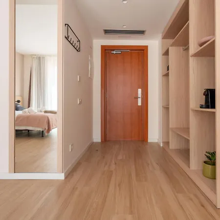Hotel Limehome Carrer De Besalu 82 *